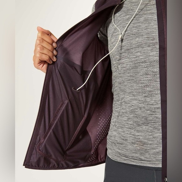 Lululemon Like The Wind Vest, Pelt, Size 2 - Picture 5 of 14